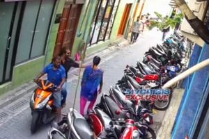 ބިދޭސީ މީހާގެ ކަރުގައި އޮތް ފަށް ފޭރުނު މީހާ ހައްޔަރުކޮށްފި