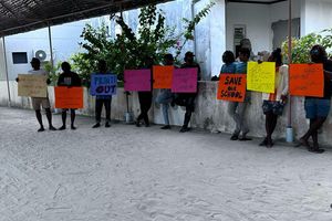 ކުރީގެ ޕްރިންސިޕަލާ ސްކޫލް ހަވާލު ކުރުމުން އިހުތިޖާޖު ކުރަނީ