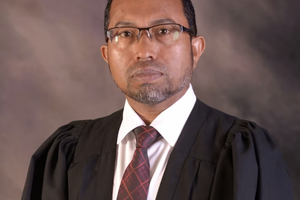 ހައިކޯޓުގެ ކުރީގެ ފަނޑިޔާރު ޝުއައިބު އަވަހާރަވެއްޖެ
