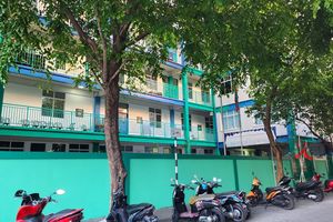 ދަރުމަވަންތަ ސްކޫލްގެ ވަގުތީ އިމާރާތަށް އަރަބިއްޔާ ބަދަލުކޮށްފި