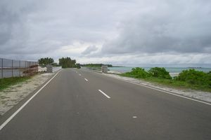 އައްޑޫ ލިންކް ރޯޑުގައި ހިނގި އެކްސިޑެންޓްގައި މީހަކު މަރުވެއްޖެ