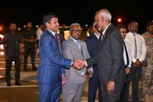 ހުލާސާކޮށް އިއްޔެ: ދަތުރުގެ ހަރަދު ހާމަނުކޮށް މުއިއްޒު ޗައިނާއަށް
