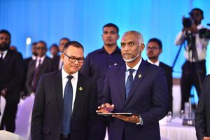 ޓެކްނިކަލް މައްސަލައެއް: ރައީސް ޕޯޑިއަމް ކައިރި ފަސް މިނެޓު