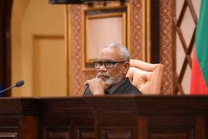 ސުޕްރީމް ކޯޓުގެ ފަނޑިޔާރުން މަދުކުރާ ބިލު އަނބުރާ ކޮމިޓީއަށް 