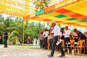 ރައީސް އެދުނީ ޖަޒުބާތުގައި ވޯޓަށް އަސަރު ކުރާ ކަމެއް ނުކުރަން
