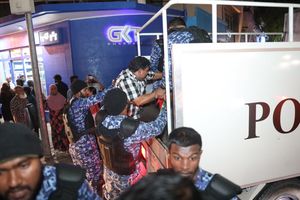 އިދިކޮޅުގެ މުޒާހަރާއިން ރޭ 16 މީހުން ހައްޔަރު ކުރި 