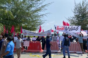 ތިނަދޫގައި ކުރި މުޒާހަރާގެ ތެރެއިން މީހަކު ހައްޔަރުކޮށްފި 