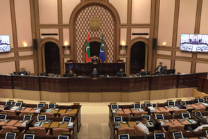 ގަޑިޖެހުނު އިރު ތިބީ 10 މެމްބަރުން، ކޯރަމަށް އިންތިޒާރުކުރަނީ