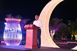 ހިނގަމުން މިދާ ހަނގުރާމައިގެ ތެރޭގައި އީދުގެ އުފަލަށް ހޭދަކުރުން