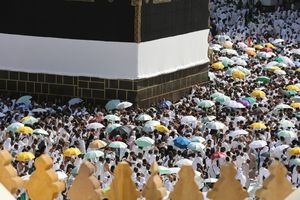 2000 hajj pilgrims hit by heat stress