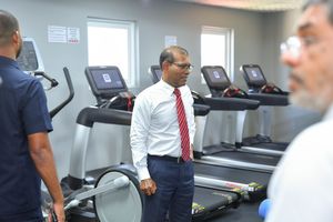 ޕާކިސްތާނުގެ އެހީގައި މަޖިލީހުގައި ޖިމެއް 