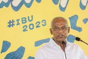 "ވޯޓް ބައިބައިކުރަން، ނަމެއްގައި ކުރިމަތިލީ ބަޔަކު އެބަތިބި"