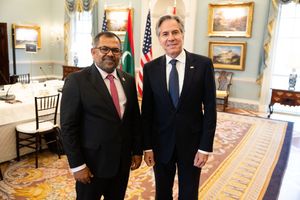 އެމެރިކާގެ ސެކްރެޓަރީ އޮފް ސްޓޭޓްއާ ޒަމީރު ބައްދަލުކުރައްވައިފި