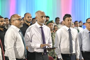 ރައީސް ހުށަހެޅުއްވީ ކުދި އާބާދީތަކަށް ތިން ކައުންސިލަރުން