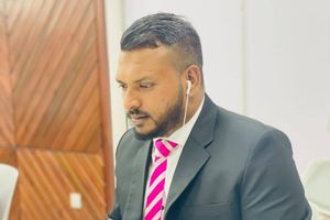 ޑެޕިއުޓީ މޭޔަރު ނަރީޝް ދޫކޮށްލައިފި