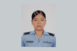 ބަނގުރަލާއެކު ހައްޔަރުކުރި ފުލުސް މީހާ ވަޒީފާއިން ވަތްކެއް ނުކުރޭ