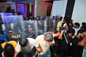 ނޫސްވެރިންނަށް ސީދާ އަމާޒުކޮށް ޕެޕާ ސްޕްރޭ ޖަހާތީ އެމްޖޭއޭ އިން ކަންބޮޑުވުން ފާޅުކޮށްފި