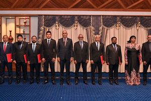 އިމިގްރޭޝަނަށް ޝަމްއާން، އެމްއެންޔޫ ޗާންސެލަރަކަށް ޑރ. ޝައުގީ 