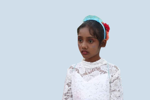 ފިޔޯރީން ގެއްލުނު ކުޑަ އަންހެން ކުއްޖާ ހޭނެތިފައި އޮއްވާ ފެނިއްޖެ
