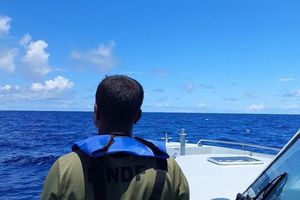އަކިރިސް ބޯޓު އިންޖީނު ހުއްޓިފައި އޮއްވައި ސިފައިން ހޯދައިފި