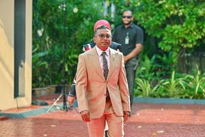 އަސްމާއަށް އަދަބު ދިން ނަމަވެސް ރިފާއުއަށް ފިޔަވަޅެއް ނާޅާ