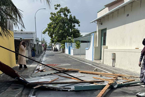 މަރަދޫފޭދޫއަށް ނަގޯރޯޅިއެއް އަރައި ހަ ގެއަކަށް ގެއްލުންތަކެއް