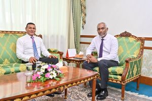 ސަން ސިޔާމުގެ އަތުން މުއިއްޒު ބޮޑު ލޯނެއް ނަންގަވައިފި 