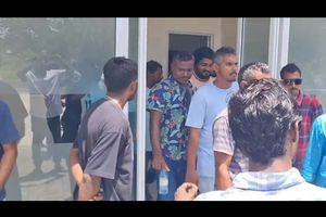މަސްވެރިންގެ މުޒާހަރާ ކުރިއަށް، ކޫއްޑޫގެ އޮޕަރޭޝަން ހުއްޓިފައި