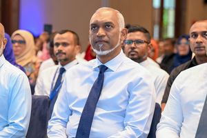 މުއިއްޒަށް ކޯޓު ނުލައި ދެވުމުން އެންމެންގެ ކޯޓު ބާލަން އަންގައިފި