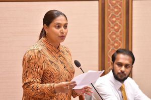 ހުލާސާކޮށް އިއްޔެ: ގިނަ ސުވާލުތަކެއް އެޑިއުކޭޝަން މިނިސްޓަރަށް