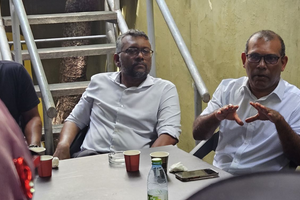 ރިޔާސީ ރޭހަށް ޝައުގުވެރިވާ ނަޝީދާއި ފައްޔާޒުގެ ބައްދަލުވުމެއް
