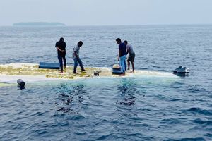 ލޯންޗެއް ބަންޑުން ޖަހާލައި، އަނިޔާވި މީހުންނަށް ފަރުވާދީފި