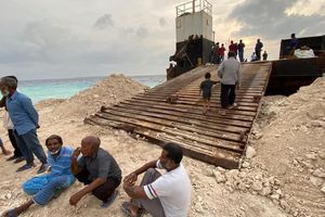 ފޯކައިދޫއިން ވެލި ގެންދާތީ މުޒާހަރާކުރަނީ