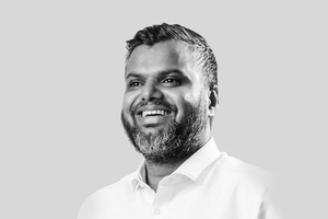 ފޮޓޯ ނެގި މައްސަލައިގައި ހުސައިން މާދަމާ ފުލުހަށް ހާޒިރުކުރަނީ 