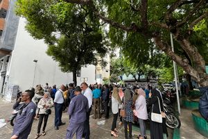 ބިންހެލުމެއްގެ އަސަރުކޮށްގެން ރޯޝަނީ ބިލްޑިންގު ހުސްކޮށްފި 