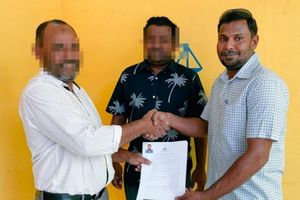 އިންޑިއާ ހައި ކޮމިޝަން ގޮއްވާލަން ބުނި މީހާ އެމްޑީޕީން ވަކިކުރަނީ