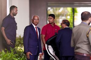 ރައީސް ސޯލިހާއި ނަޝީދު ބައްދަލު ކުރައްވަނީ 