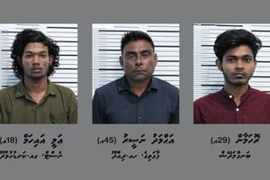 ހަ ކިލޯއެއްހާ ޑްރަގު އެތެރެކުރަން އުޅުނު މައްސަލައެއްގައި ތިން މީހުން ބަންދުކޮށްފި