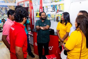 އުރީދޫ ކަސްޓަމާ ޑޭ ފާހަގަކުރަން މެނޭޖްމަންޓާއި ސްޓާފުން ކަސްޓަމަރުން ގާތަށް 
