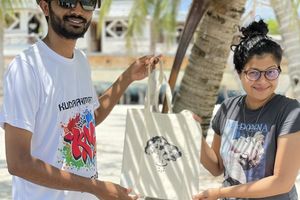އީދު ހަދިޔާއަކަށް ވެލިދޫ ކޮންމެ ގެއަކަށް ފޮތި ކޮތަޅެއް 