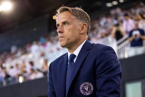 13 މެޗުން 10 ބަލި: އިންޓަ މިއާމީން ނެވިލް ވަކިކޮށްފި