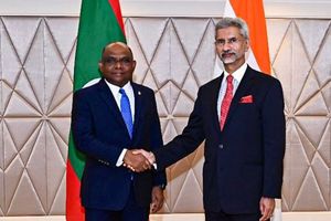 ޝާހިދު, އިންޑިއާގެ ފޮރިން މިނިސްޓަރާ ބައްދަލުކުރައްވައިފި