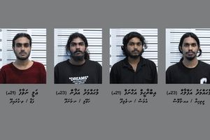 ގެއަކަށް ގެއްލުންދީ އެ ގޭގެ ވެރިމީހާއަށް ބިރުދެއްކި މައްސަލައެއްގައި ހަތަރު މީހަކު ހައްޔަރުކޮށްފި