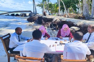 ރަށް ގިރުން ހައްލުނުކޮށްދީގެން ކައުންސިލު ޖަލްސާ ހޭޅިފަށުގައި