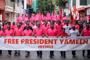 ޔާމީނަށް ހުތުރުކޮށް ބެވިއިރު އިއްޔެގެ ބަސްމަގު ހަނދާނެއް ނެތް