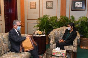އައްބާސް ފާއިޒްގެ ބައްދަލުވުމެއް މަޖިލީހުގެ ރިޔާސަތާ