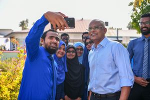 ރައީސަށް މަރުހަބާ ކިޔަން ގިނަ ބަޔަކު އެއްނުވާން އަންގައިފި