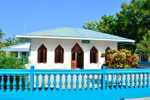ރިނބުދޫގެ ފަންނުވެރިކަން ފެންނަ ކުރީގެ މިސްކިތެއް ތަޅާލައިފި