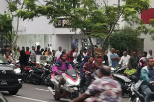 މަނާކުރުމުގެ އަޑުތަކާއެކު ދުންފަތް ފިހާރަތައް ކައިރި ތޮއްޖެހިއްޖެ