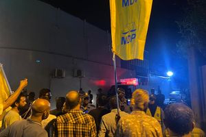 މުޒާހަރާއިން ހައްޔަރުކުރި މީހުން ދޫކޮށްލަން ގޮވާލަނީ 
